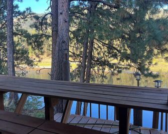 Cabin, river access, rafts, 1 bedroom and Wi-Fi, AC, Satellite T.V., Kitchen. - Superior - Balcony