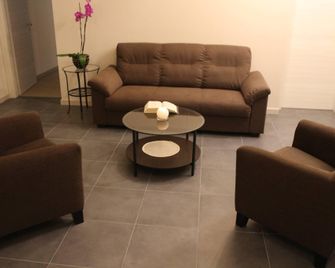 Room in B&B - Camelia - Stanza Matrimoniale - B&b Lasso - 코리글리아노 칼라브로 - 거실