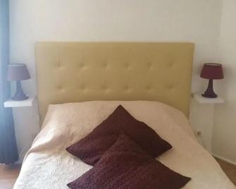 Les Callunes anciennement Le Beauséjour - Annot - Bedroom