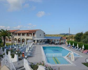 Roda Oasis Hotel - Roda - Bazén