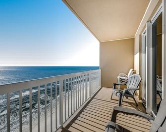 Tropical, waterfront oasis with furnished balcony, pools, & beach access - Panama City - Balcony