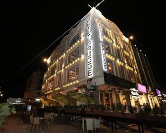 Apartment for Travelers - Rawalpindi - Building
