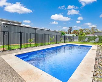 5 Simms - Echuca Holiday Homes - Moama - Bazén