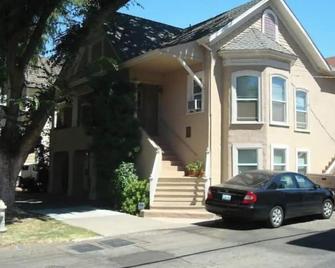 Modern Midtown Victorian Studio near Downtown! - Sacramento - Building