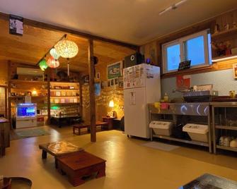 Gyeongju Shilla Moon Night Hanok Stay - Gyeongju