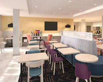 Home2 Suites By Hilton Goodyear Phoenix West - Goodyear - Bar