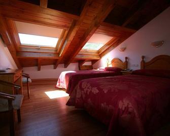 Hotel Can Mestre - El Pont de Suert - Schlafzimmer