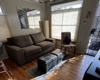 Adorable 1 Bd Cottage, Heart Of Old Town-- We Love Pets! Insta @oldtownvacay - סן דייגו - סלון