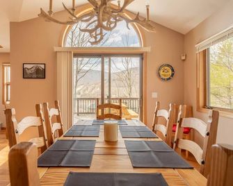 Mountaintop Lookout with Hot Tub under the Stars - Hunter - Dining room