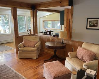 Comfortable Family Friendly Cottage On Beautiful Fern Lake - Brandon - Salon