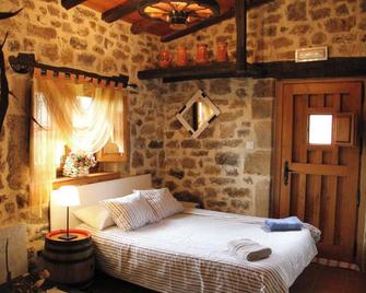 Charming House in La Cavada with Jacuzzi - La Cavada - Bedroom