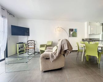 Maison de Flora à 8mn des Plages - Cozes - Dining room