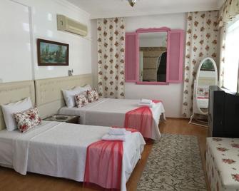 Sari Kosk Butik Hotel - Alacati - Bedroom