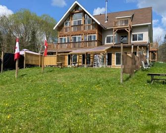 Samogetaway Make Family Vacation - Dunchurch - Building