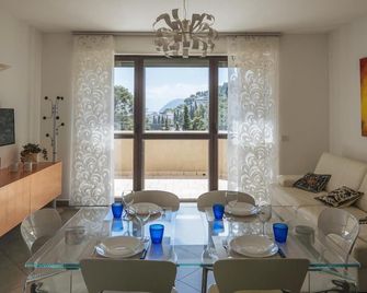 Parco Villa Fiske 2 - Alassio - Eetruimte