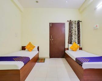 Spot On 45291 Bharat Lodge - Satna - Bedroom