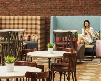 إيبيس لودز سنتروم - لودز - مطعم