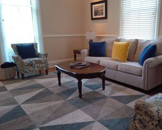 Luxury on the river, steps to downtown &boat ramp! - Cambridge - Huiskamer