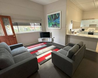 Breimba Street Apartments - Grafton - Living room