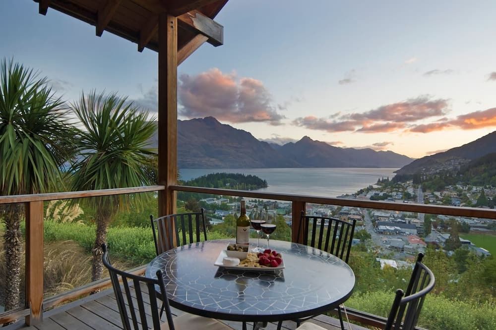 كوموناج فيلاز باي ستاي ساوث - كوينستون - شرفة