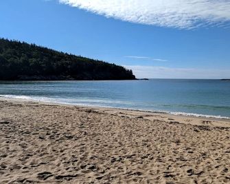Somes Pond Island Cottage - Mount Desert - Beach