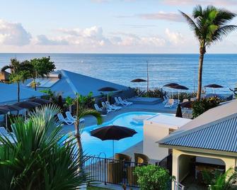 Le Victoria - Saint-Pierre - Piscine