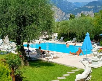 Hotel Villa Isabella - Brenzone - Pool