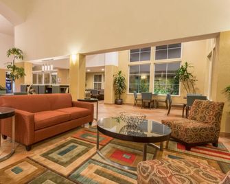 Holiday Inn Express & Suites Manteca City Center By IHG - Manteca - Salónek