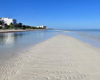 The Telchac Townhouse & Beach Paradise Nest - Pools, Roof Top/Private Beach Club - Telchac Puerto - Playa