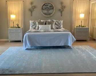 4-bedroom Lake House 45 Minutes from the Beach! - Chipley - Habitación