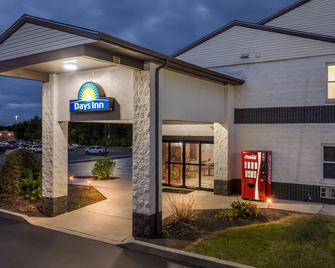 Days Inn by Wyndham Lancaster PA Dutch Country - Ronks - Edificio