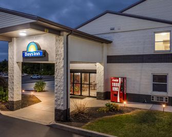Days Inn by Wyndham Lancaster PA Dutch Country - Ronks - Edificio