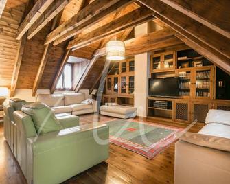 Casa Eth Gauèc by SeaMount Rentals - Viella - Pokój dzienny