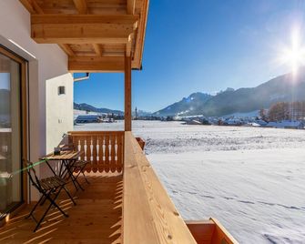 Farmhouse 'Metzgermayr Apt Dolomit' with Mountain View, Shared Garden and Wi-Fi - Villabassa/Niederdorf - Balkón