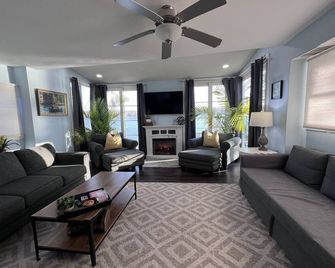 #4 The Cozy Cottage - Antioch - Living room