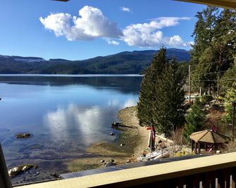 The Tuwanek Hotel and Spa - Sechelt - Balcony