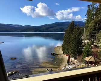 The Tuwanek Hotel and Spa - Sechelt - Balcon