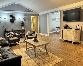Peaceful Modern Country Home with all amenities - Monroe