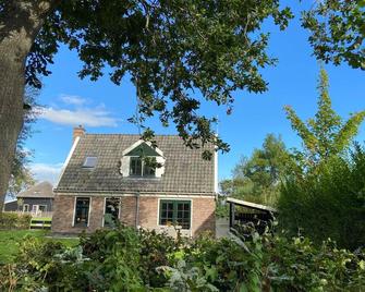 Villa in Netherlands with Hot Tub & Garden - Hippolytushoef - Edificio