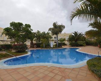 Sultan Apartment- 2 rooms - Villar de Olalla - Piscina