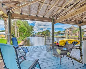 Waterfront Home with Dock, Kayaks, Pool and More! - Crystal River - Innenhof