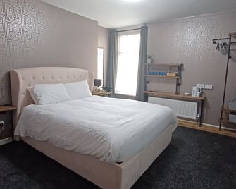 Vinnies Family Hotel - Blackpool - Balcony