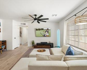 Sunfit Dreams 2bd Bbq Pool & Fitness - Mesa - Sala de estar