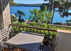 Apartments by the sea Mali Losinj (Losinj) - 3444 - Veli Losinj - Balcony