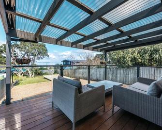 Pohutukawa Cottage, Waiheke Island - Oneroa - Patio