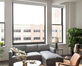 Roost Cleveland - Cleveland - Living room