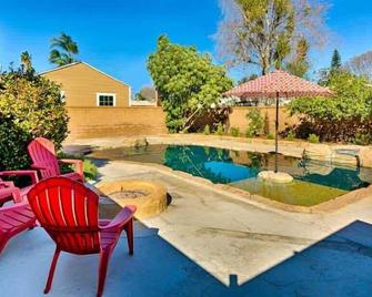 Peaceful Retreat in Anaheim-close to Disney - Anaheim - Pool