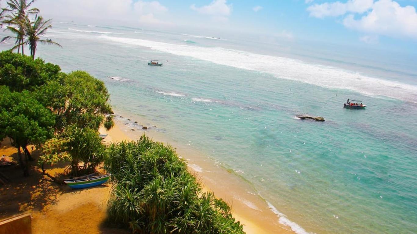 Paradise Beach Resort & Diving school