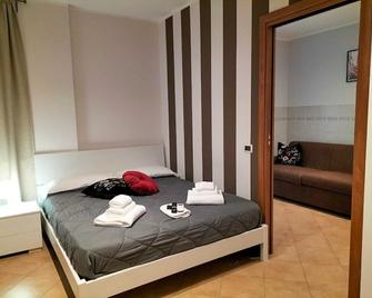 Hh Hermoso Housing Serravalle - Serravalle Scrivia - Camera da letto