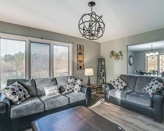 Quiet Tennessee Getaway about 12 Mi to Kentucky Lake! - Paris